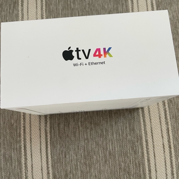 Apple TV 4K 128GB Wi-Fi Ethernet - Picture 2 of 4